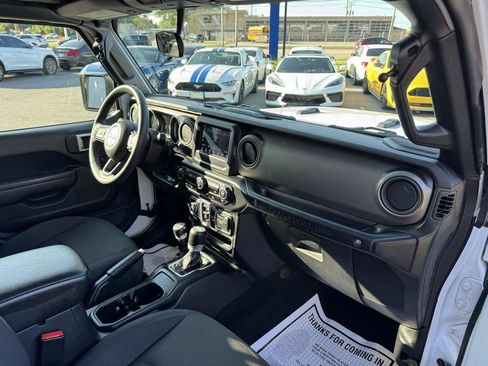 Used 2023 Jeep Wrangler Unlimited AWD/4WD image 25