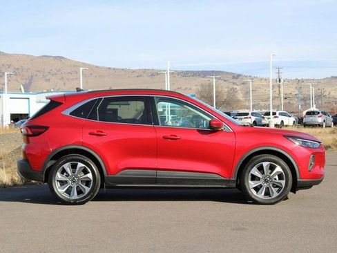 Used 2024 Ford Escape Platinum w/ Premium Technology Package image 7