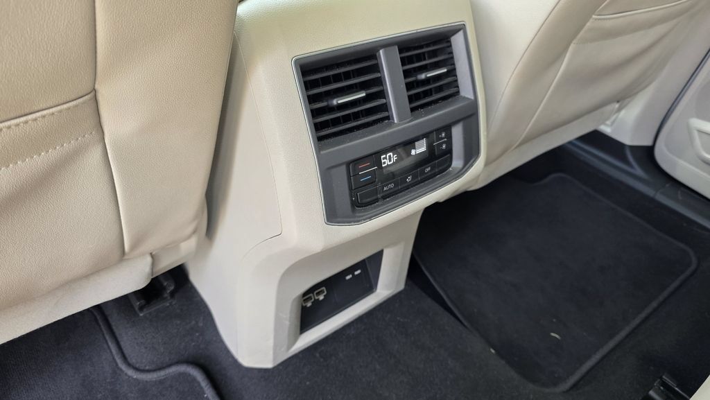 Used 2018 Volkswagen Atlas SEL FWD image 19
