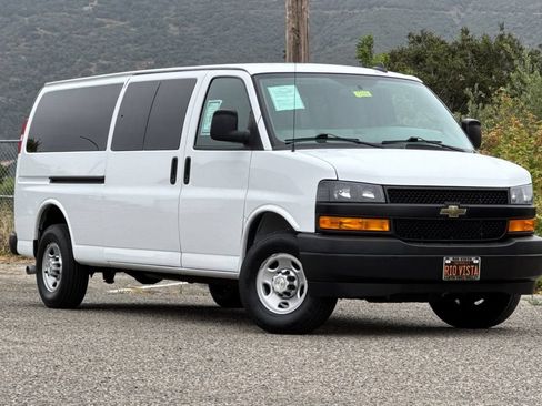 Used 2020 Chevrolet Express 3500 LS RWD image 2