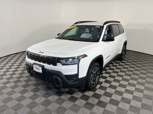 Used 2026 Jeep Cherokee Laredo AWD/4WD image 3