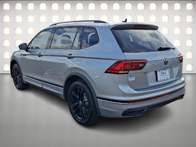 Used 2022 Volkswagen Tiguan SE R-Line AWD/4WD image 4