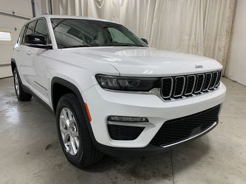 Used 2023 Jeep Grand Cherokee Limited AWD/4WD image 2