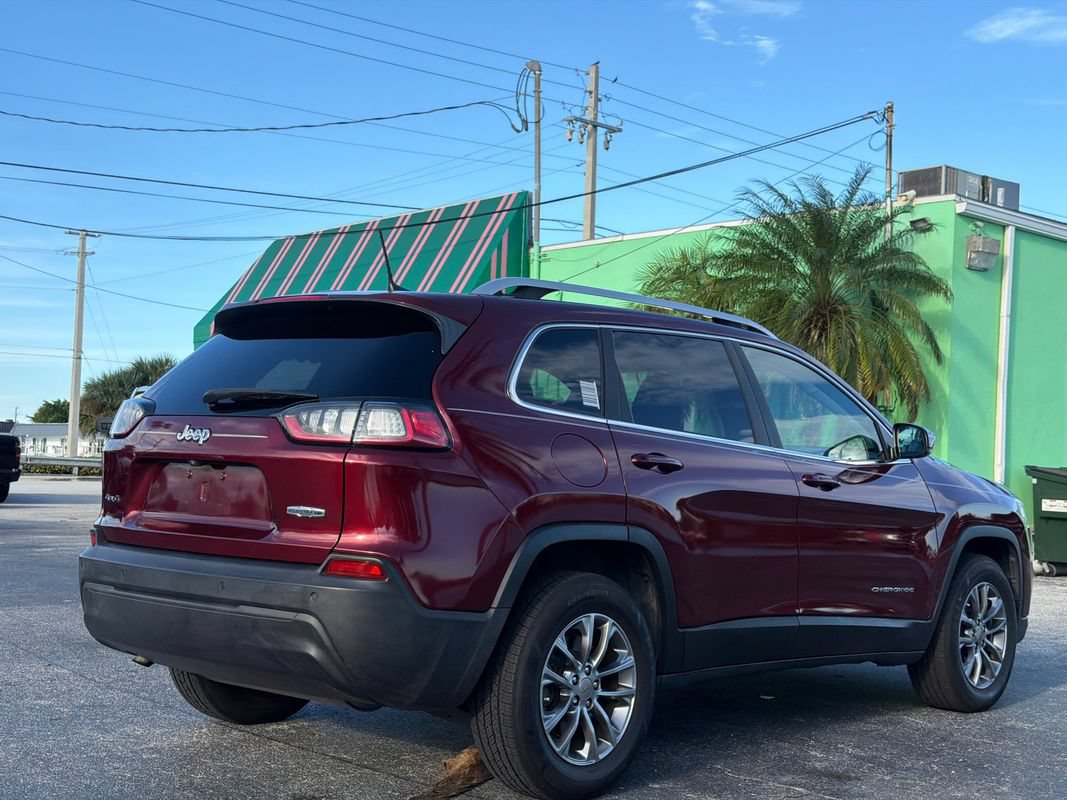 Used 2019 Jeep Cherokee Latitude Plus w/ Cold Weather Group AWD/4WD image 5