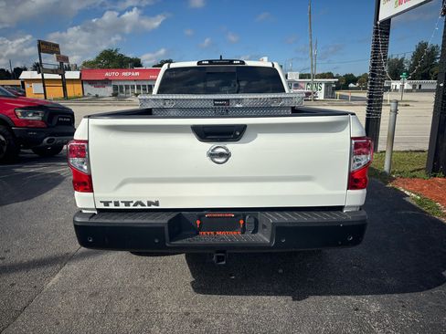 Used 2022 Nissan Titan S image 5