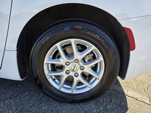 Used 2021 Chrysler Voyager Lxi image 11