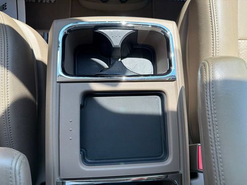Used 2013 Chrysler Town & Country Touring-L w/ Driver Convenience Group FWD image 39