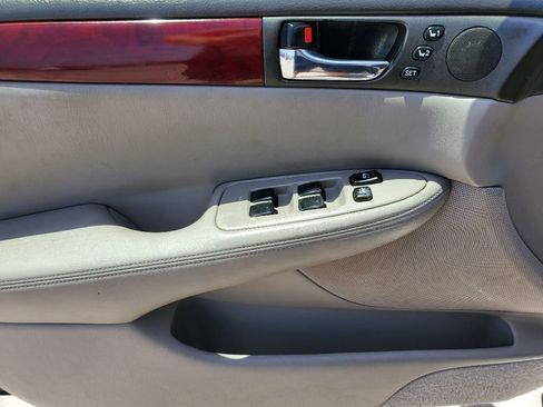 Used 2004 Lexus ES 330 FWD image 14