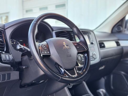 Used 2016 Mitsubishi Outlander SE AWD/4WD image 17