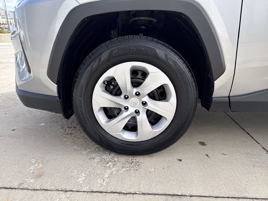 Certified 2025 Toyota RAV4 LE AWD/4WD image 27