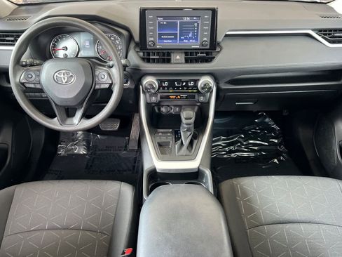 Used 2021 Toyota RAV4 XLE w/ Convenience Package FWD image 3