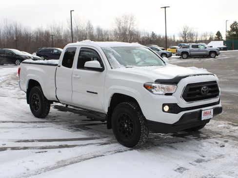 Used 2021 Toyota Tacoma SR5 image 3