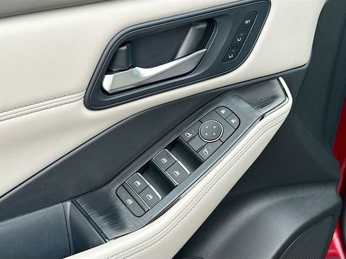 Used 2023 Nissan Rogue SL image 15