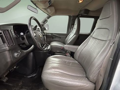 Used 2022 Chevrolet Express 3500 LS image 17