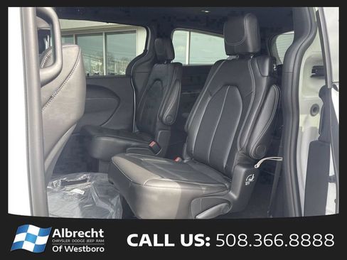 New 2026 Chrysler Pacifica Select w/ S Appearance Package AWD/4WD image 12