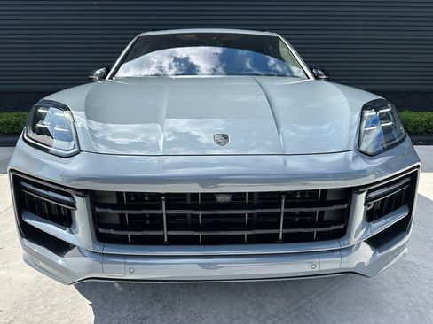 Certified 2025 Porsche Cayenne Turbo AWD/4WD image 7