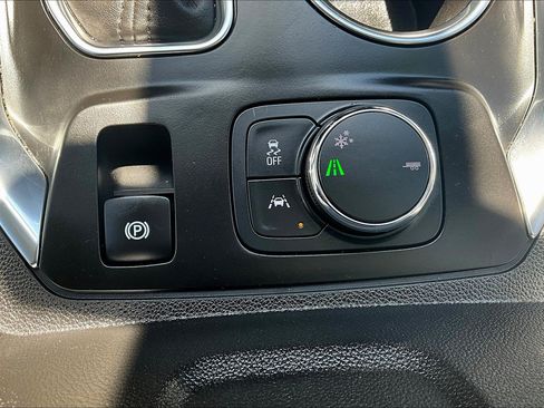 Used 2021 Chevrolet Traverse Premier w/ Redline Edition FWD image 32