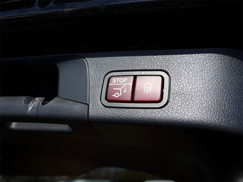 Certified 2025 Mercedes-Benz GLB 250 4MATIC image 18