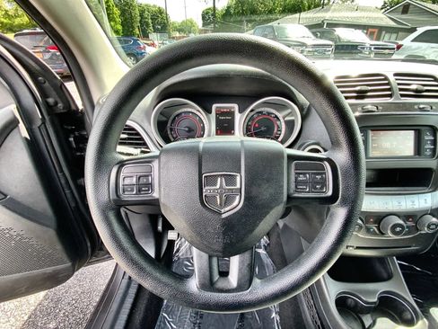 Used 2018 Dodge Journey SE FWD image 3