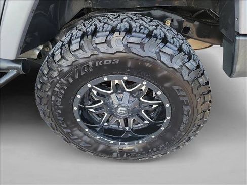 Used 2016 Jeep Wrangler Unlimited Sahara w/ Max Tow Package AWD/4WD image 12