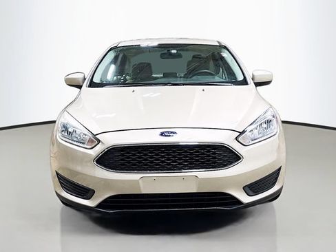 Used 2018 Ford Focus SE FWD image 2