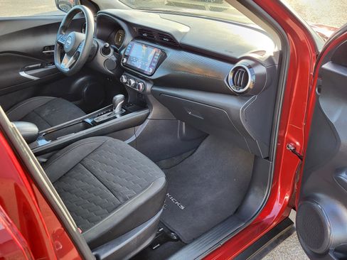 Used 2024 Nissan Kicks SV image 9