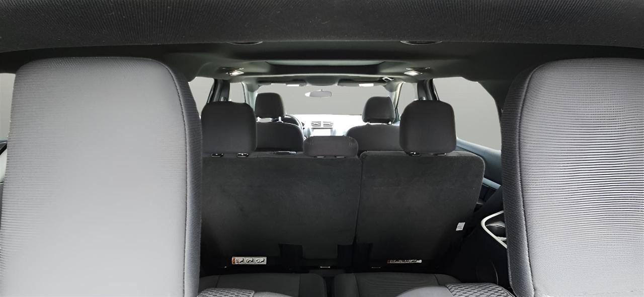 Used 2017 Ford Explorer XLT w/ Equipment Group 201A AWD/4WD image 27
