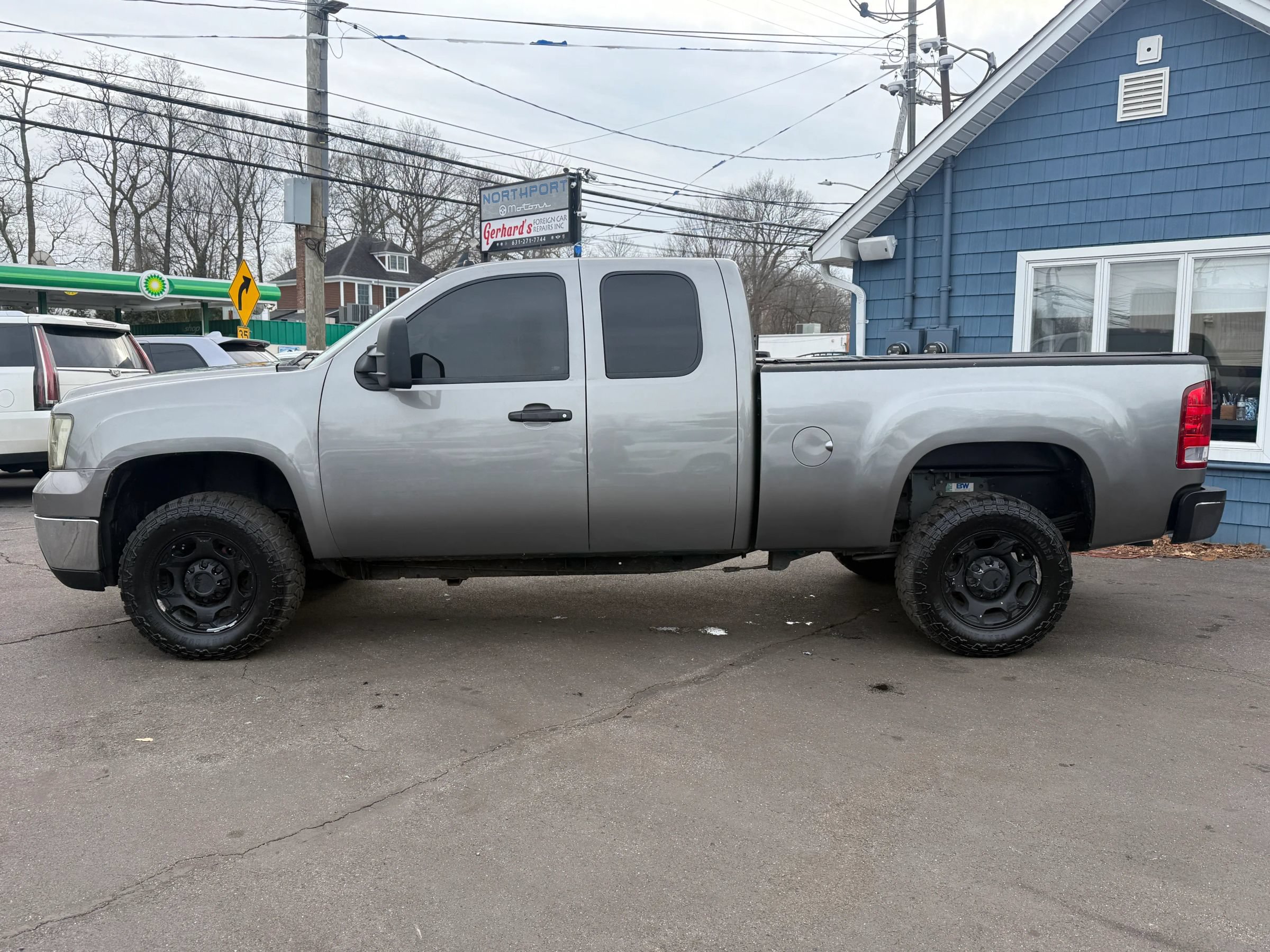 Used 2008 GMC Sierra 2500 SLE w/ SLE2 Preferred Package AWD/4WD image 3