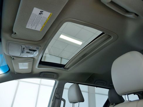 Used 2014 Toyota Sienna XLE image 28