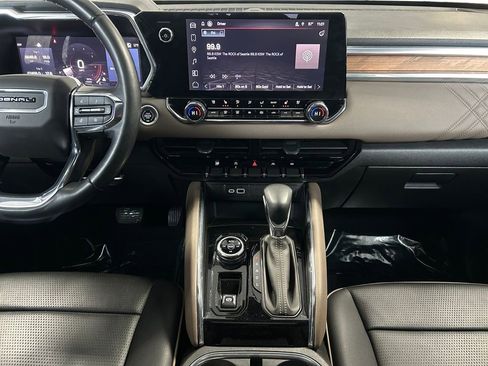 Used 2023 GMC Canyon Denali image 12