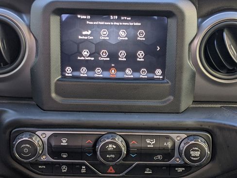 Used 2021 Jeep Gladiator Sport image 14