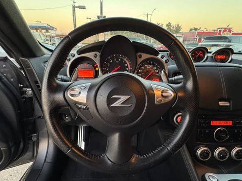 Used 2014 Nissan 370Z Coupe RWD image 28