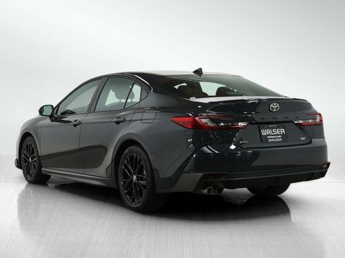 Used 2025 Toyota Camry SE image 3