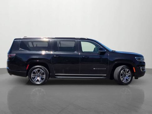 Used 2024 Jeep Wagoneer L Series II w/ Flexible Seating Group AWD/4WD image 7