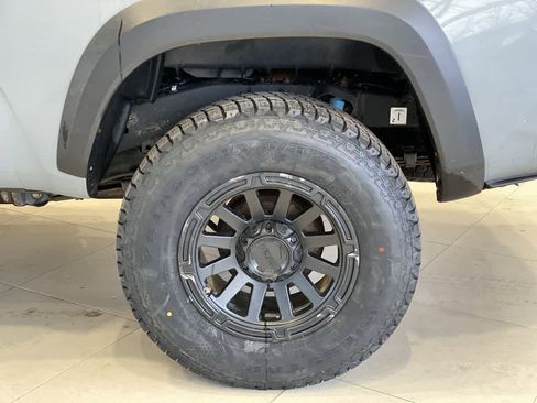 Used 2020 Toyota Tacoma TRD Off-Road image 12