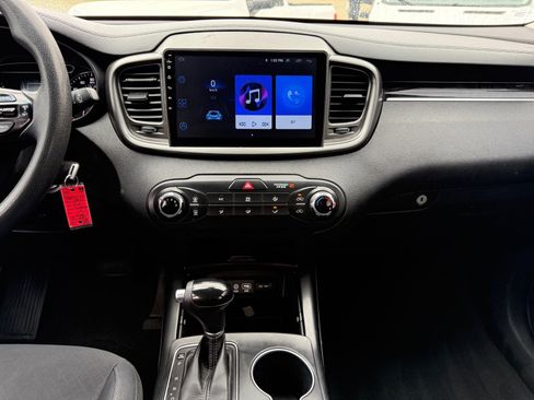 Used 2016 Kia Sorento LX image 24