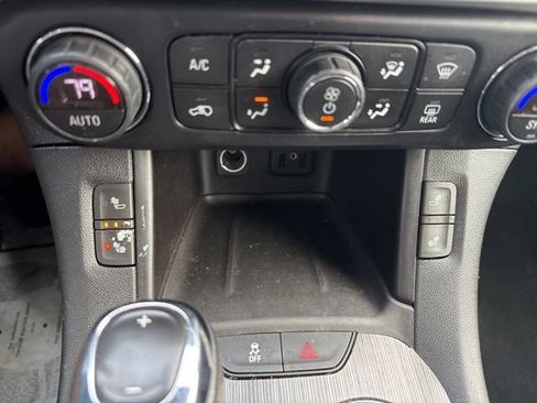 Used 2019 GMC Acadia SLT image 12