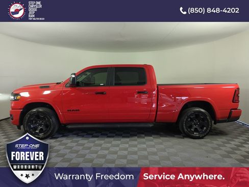 Used 2025 RAM 1500 Big Horn AWD/4WD image 3