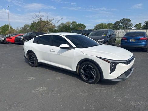 Used 2025 Kia K4 EX image 2