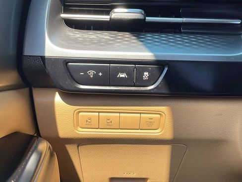 Used 2024 Kia Carnival LX FWD image 13