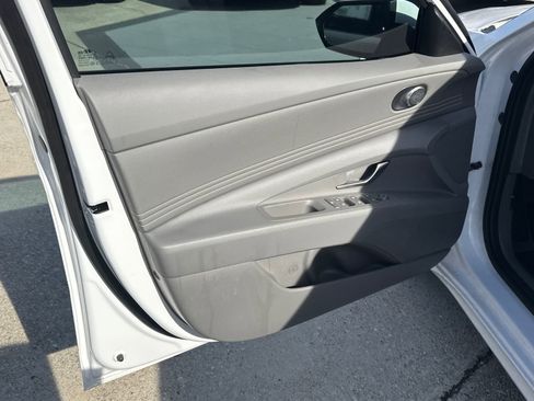 New 2025 Hyundai Elantra SEL image 10