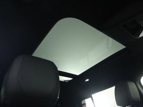 Used 2024 Land Rover Defender 130 S image 19