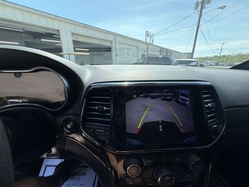 Used 2020 Jeep Grand Cherokee Limited X image 17
