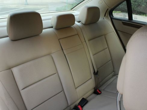 Used 2011 Mercedes-Benz E 350 4MATIC Sedan image 21