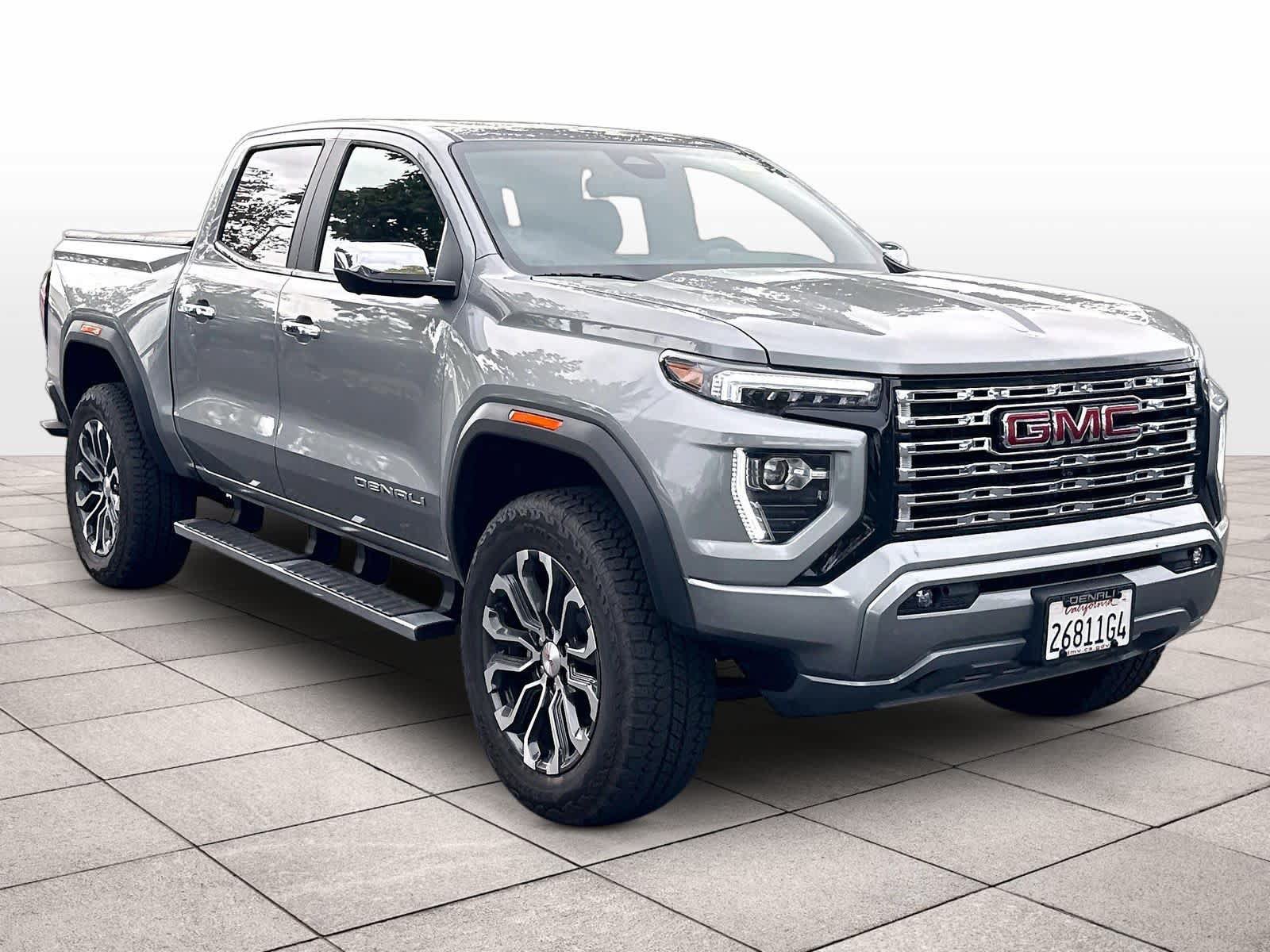 Used 2025 GMC Canyon Denali AWD/4WD image 3