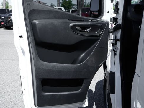 Used 2020 Mercedes-Benz Sprinter 1500 image 17