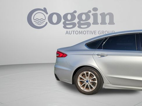Used 2019 Ford Fusion SE FWD image 14
