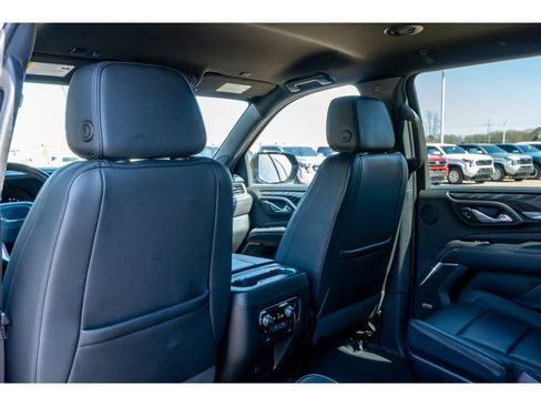 Used 2024 GMC Yukon XL Denali AWD/4WD image 12