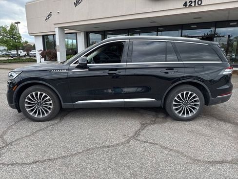 Used 2023 Lincoln Aviator AWD w/ Premium Package image 7