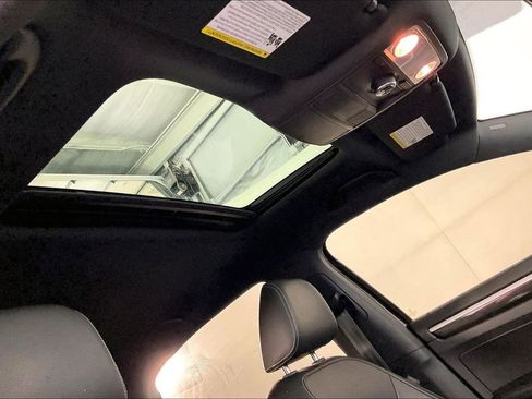 Used 2018 Volkswagen Passat 3.6 image 23